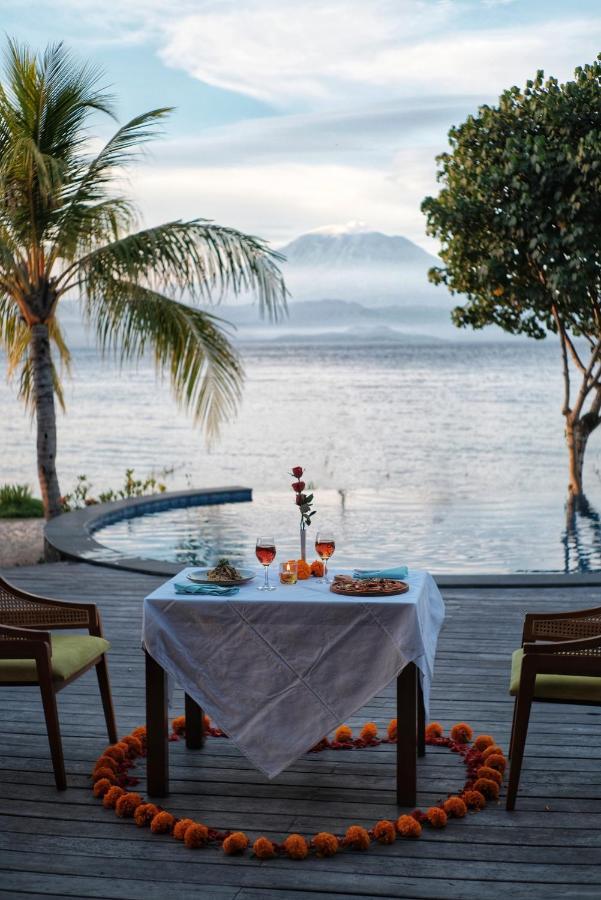 Blue Harbor Beachfront Villas & Resto Ped Екстер'єр фото